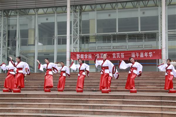 我院学子举行端午祭祀体验古风汉服之美