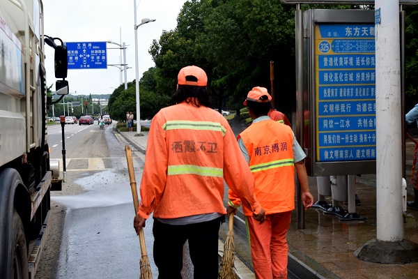 【暑期社会实践】万博ManbetxAPP“环卫工人”实践小分队