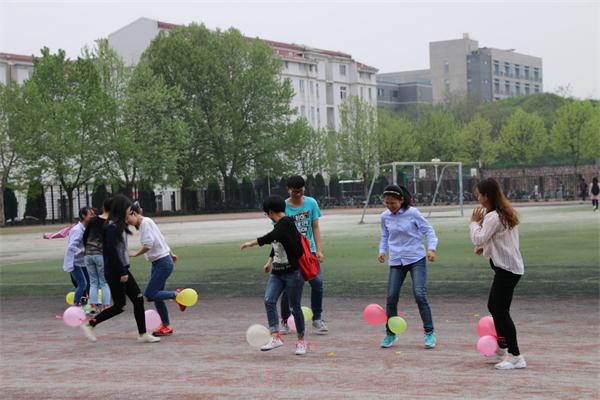 我院举行学生趣味运动会